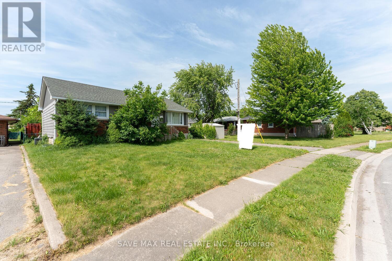 52 Broderick Avenue, Thorold, Ontario  L2V 2J1 - Photo 2 - X12548898