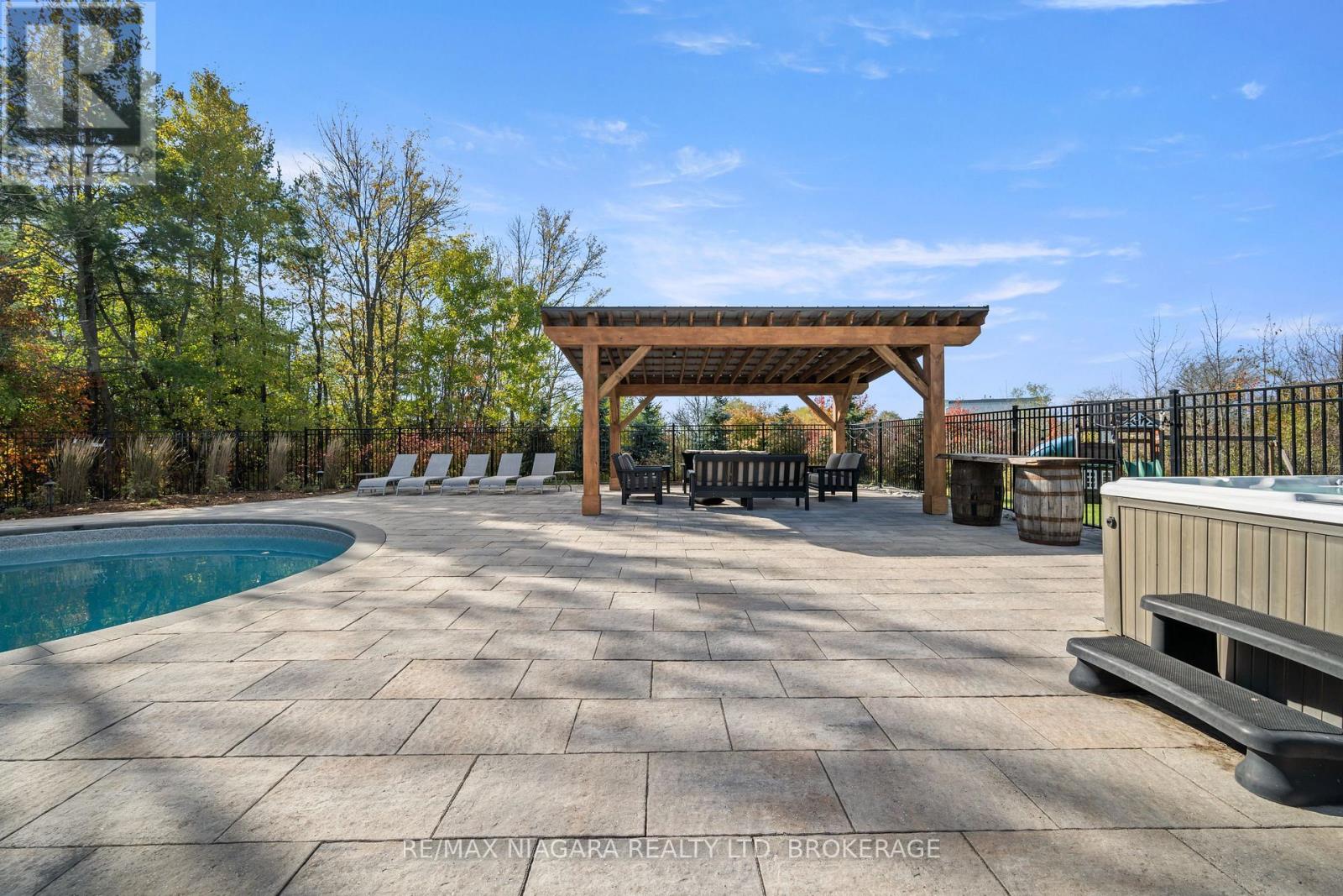 340 Roland Road, Pelham, Ontario L0S 1M0 - Photo 41 - X12548938