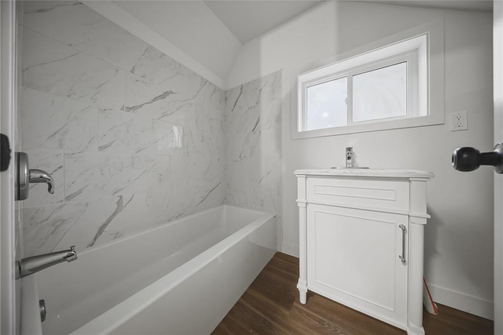 791 Burrows Avenue, Winnipeg, Manitoba  R2X 0R1 - Photo 13 - 202528545