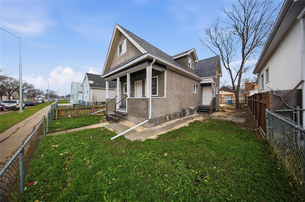 791 Burrows Avenue, Winnipeg, Manitoba  R2X 0R1 - Photo 2 - 202528545