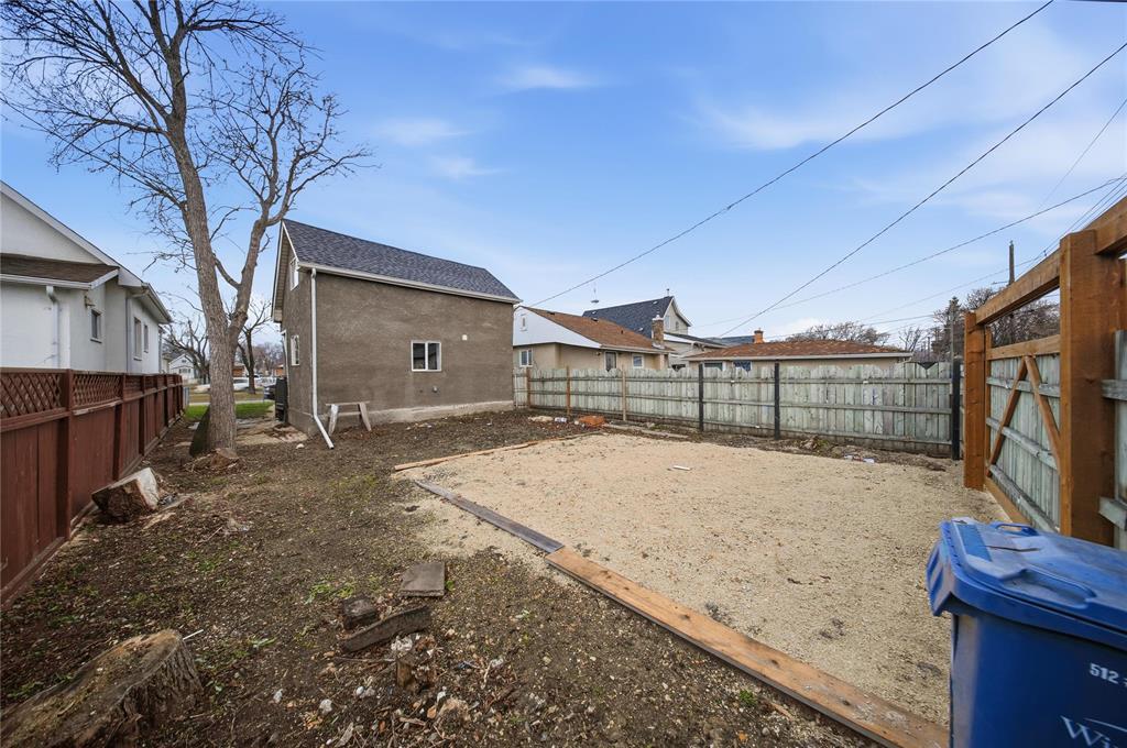 791 Burrows Avenue, Winnipeg, Manitoba  R2X 0R1 - Photo 26 - 202528545