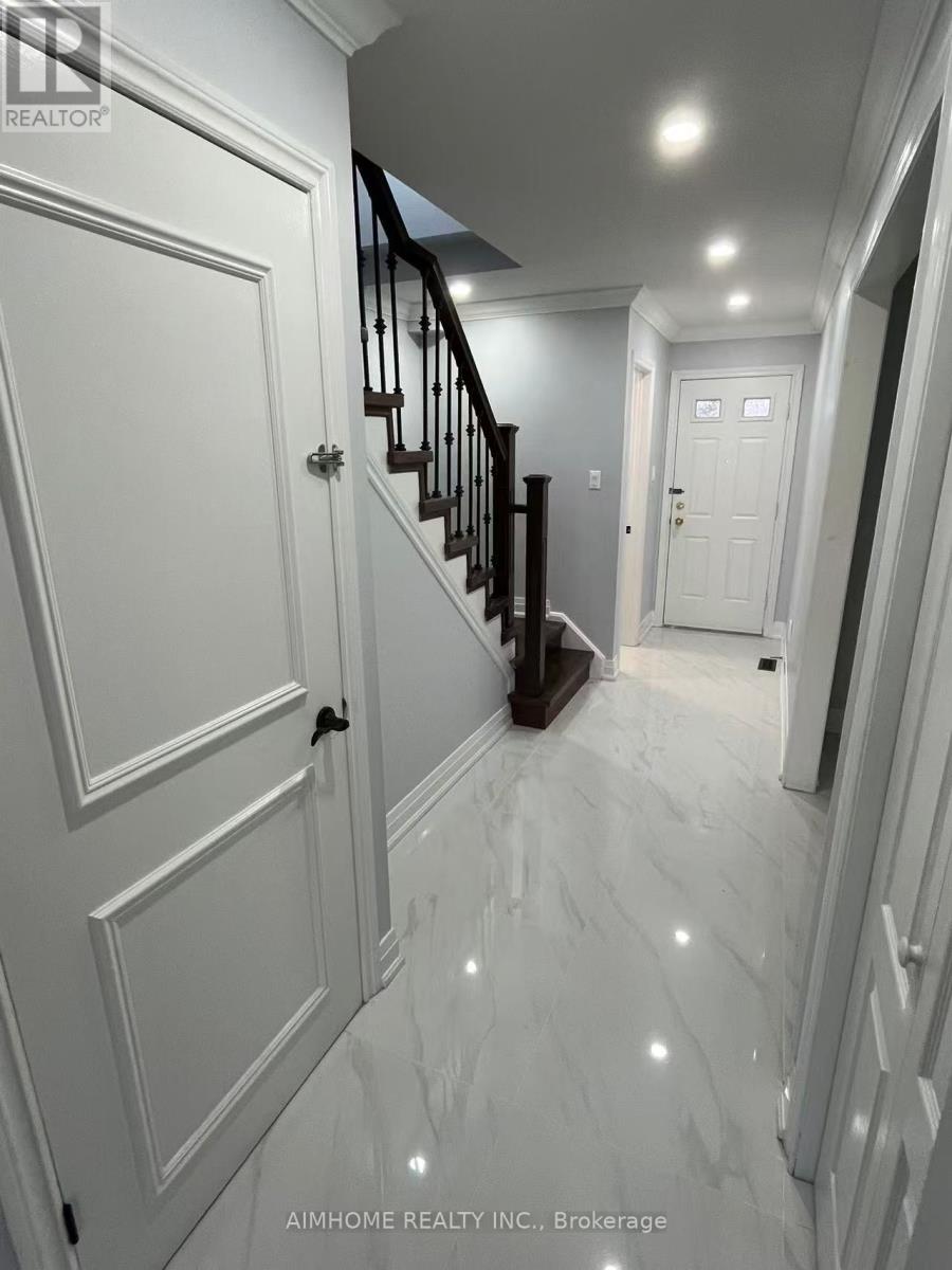 58 Plumbrook Crescent, Toronto, Ontario M1S 3Z8 - Photo 2 - E12548932