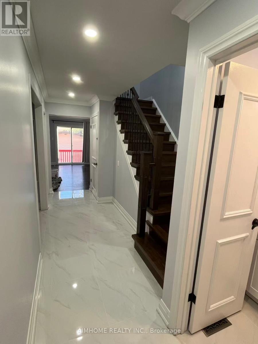 58 Plumbrook Crescent, Toronto, Ontario M1S 3Z8 - Photo 5 - E12548932