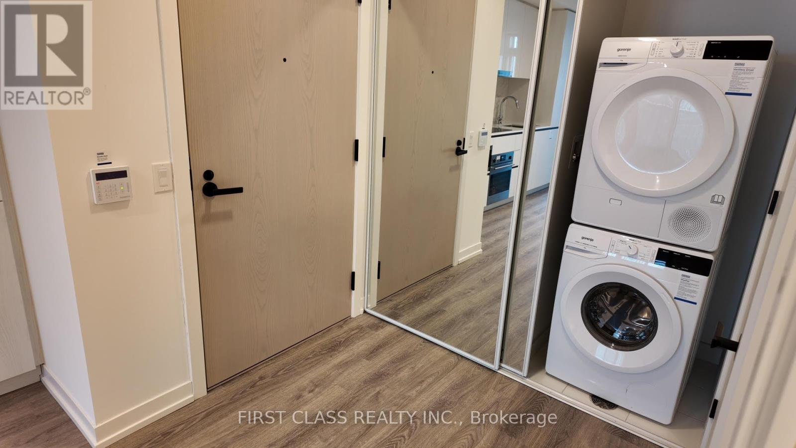 1208 - 8 Interchange Way, Vaughan, Ontario  L4K 5Z7 - Photo 10 - N12548948