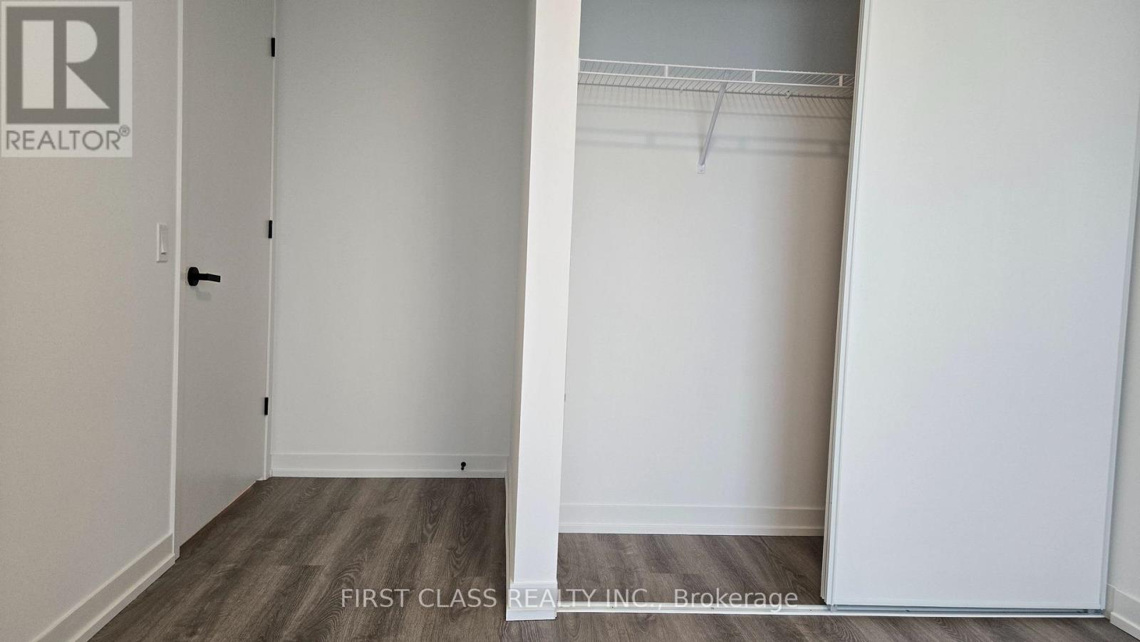 1208 - 8 Interchange Way, Vaughan, Ontario  L4K 5Z7 - Photo 5 - N12548948