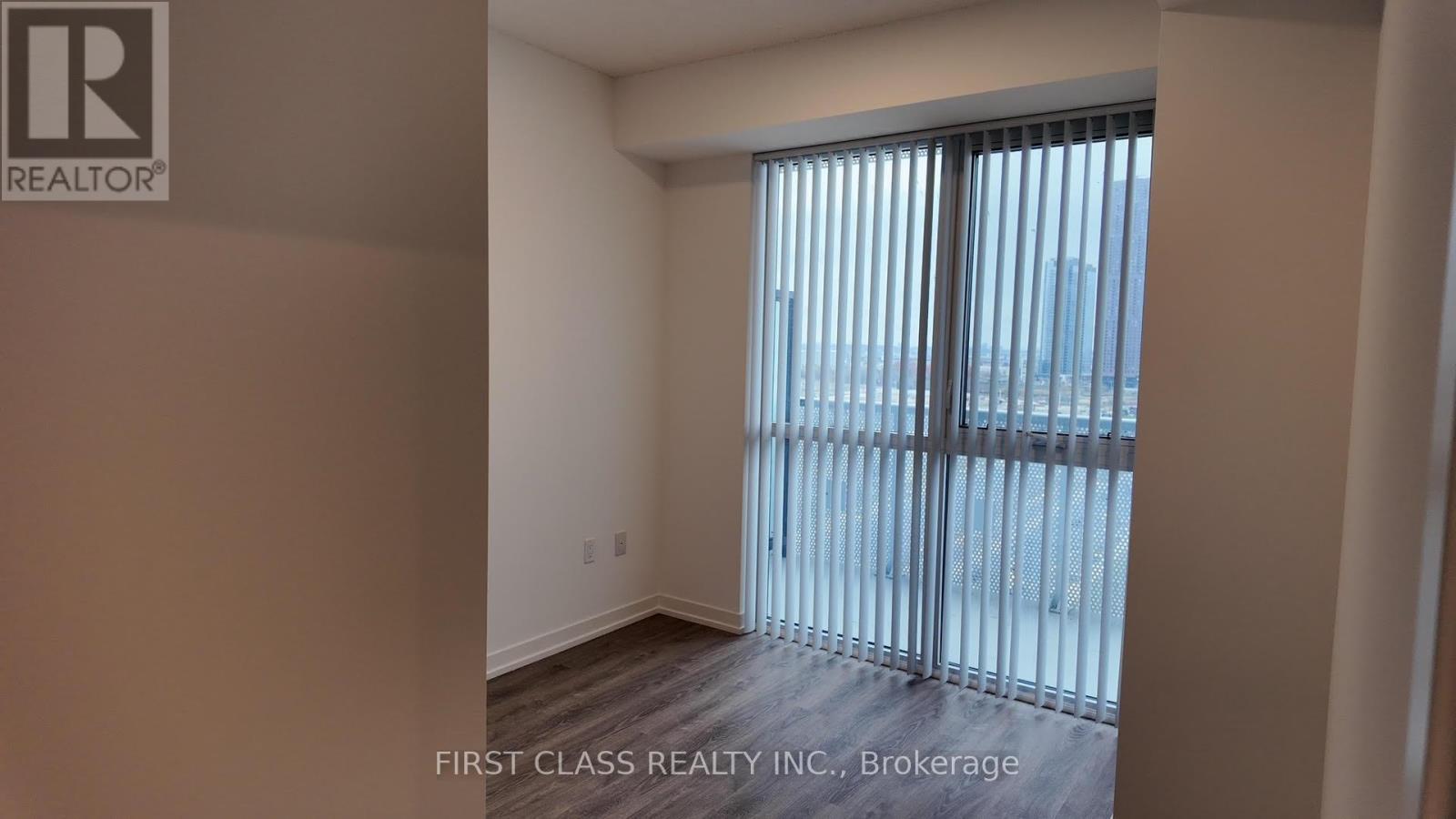 1208 - 8 Interchange Way, Vaughan, Ontario  L4K 5Z7 - Photo 6 - N12548948