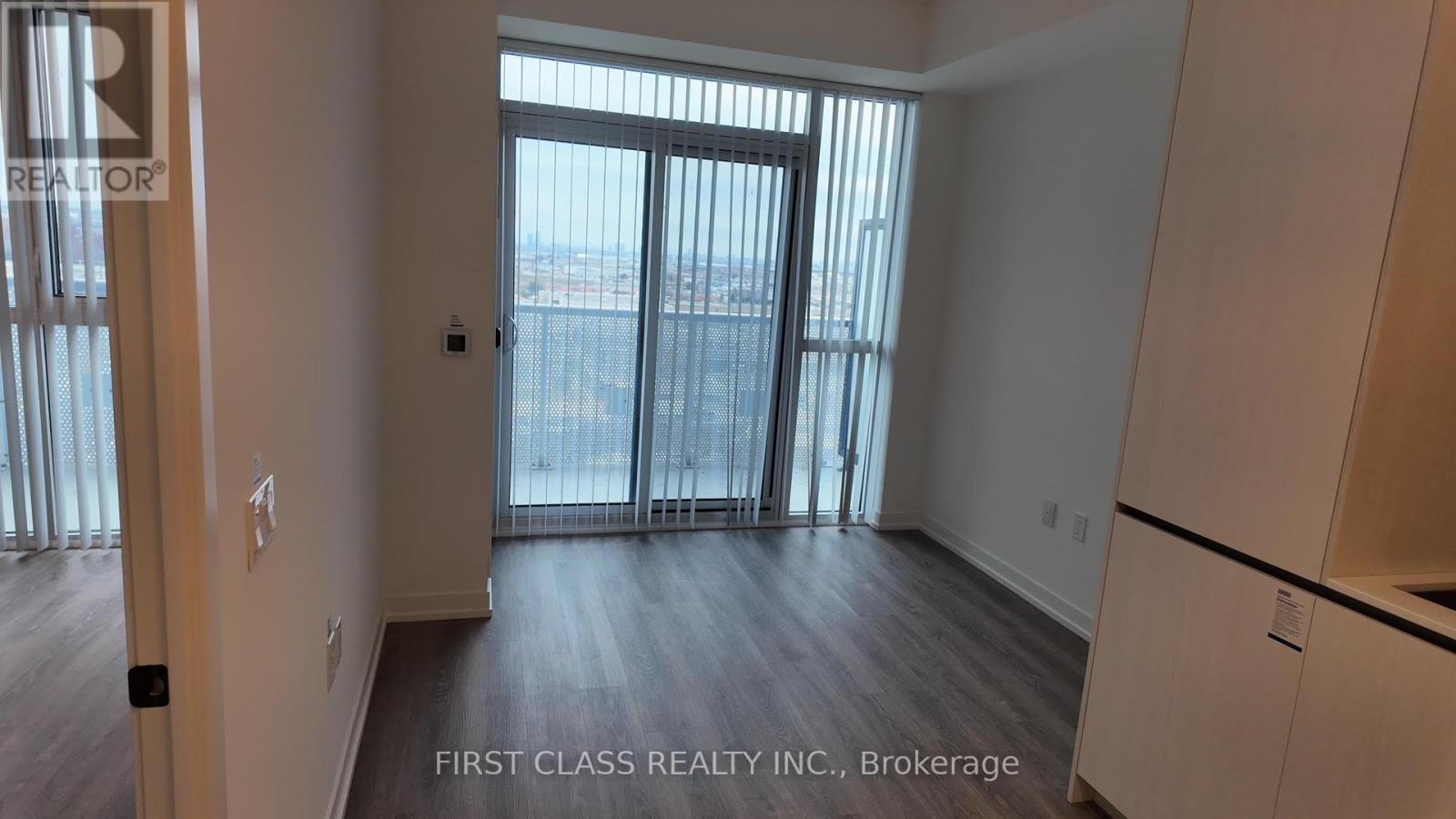 1208 - 8 Interchange Way, Vaughan, Ontario  L4K 5Z7 - Photo 7 - N12548948