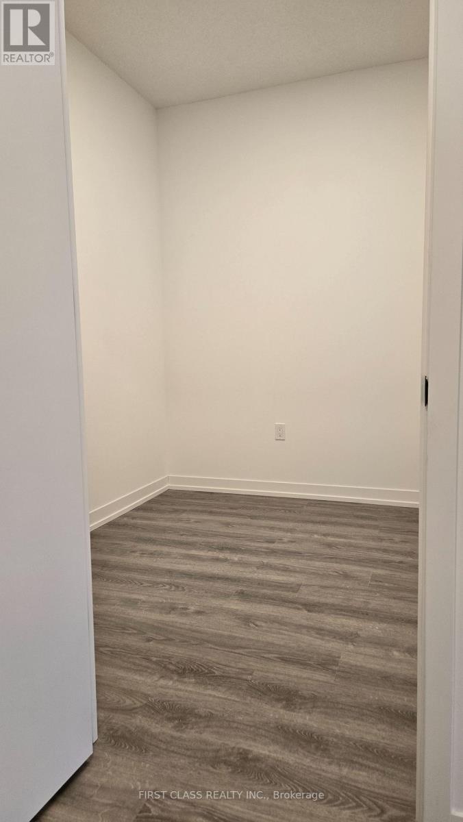 1208 - 8 Interchange Way, Vaughan, Ontario  L4K 5Z7 - Photo 8 - N12548948