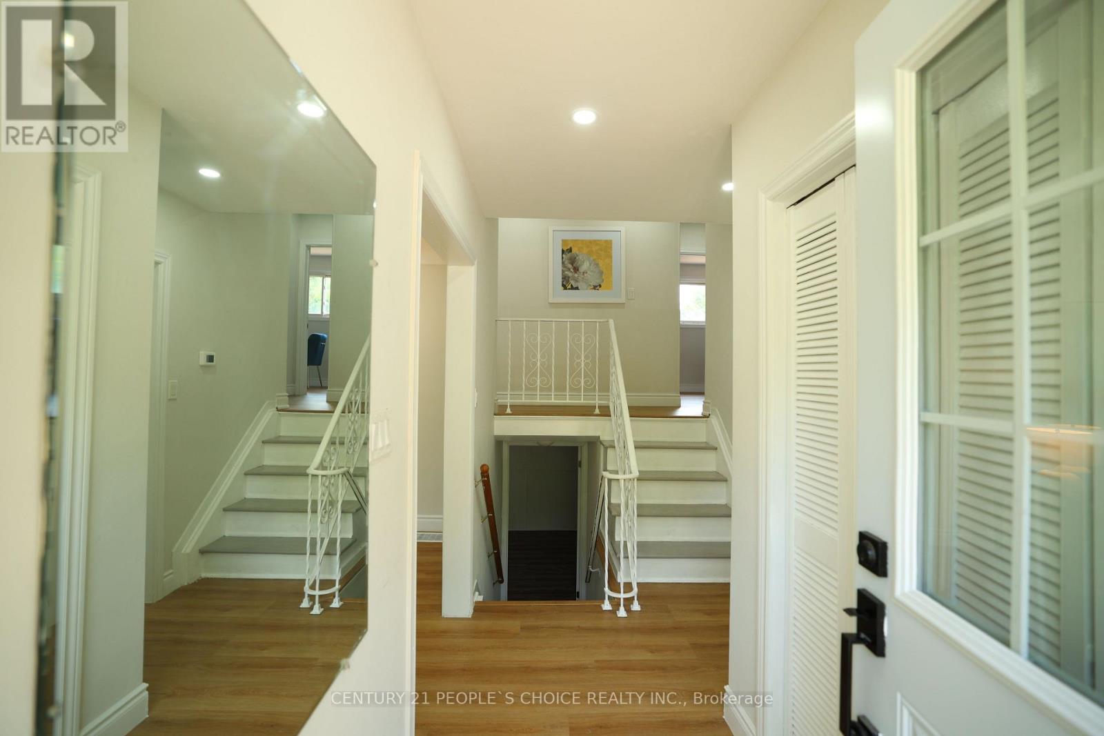 608 Thornwood Avenue, Burlington, Ontario  L7N 3B8 - Photo 4 - W12548934