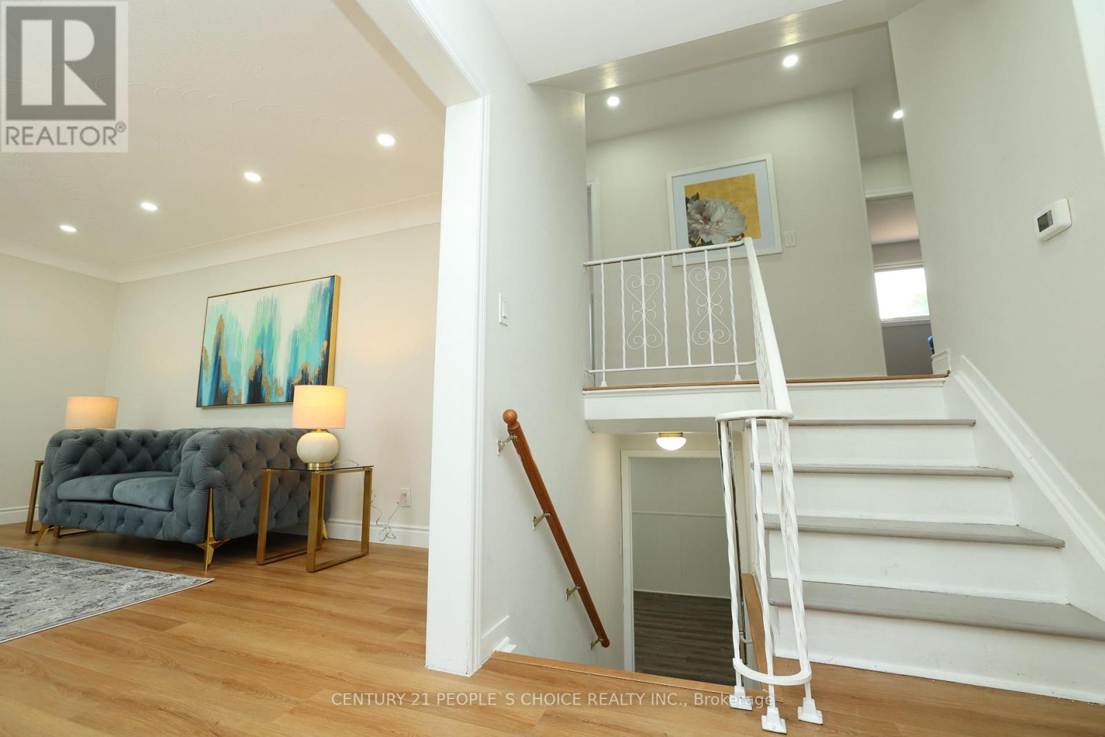 608 Thornwood Avenue, Burlington, Ontario  L7N 3B8 - Photo 5 - W12548934