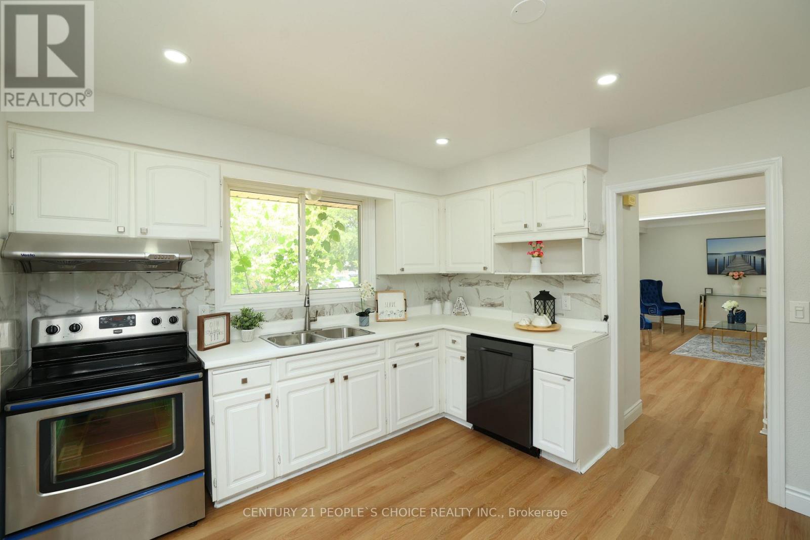 Upper - 608 Thornwood Avenue, Burlington, Ontario  L7N 3B8 - Photo 10 - W12548944