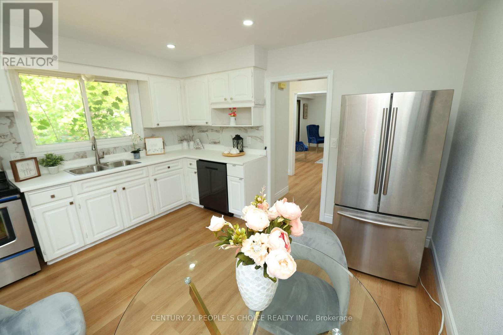 Upper - 608 Thornwood Avenue, Burlington, Ontario  L7N 3B8 - Photo 11 - W12548944