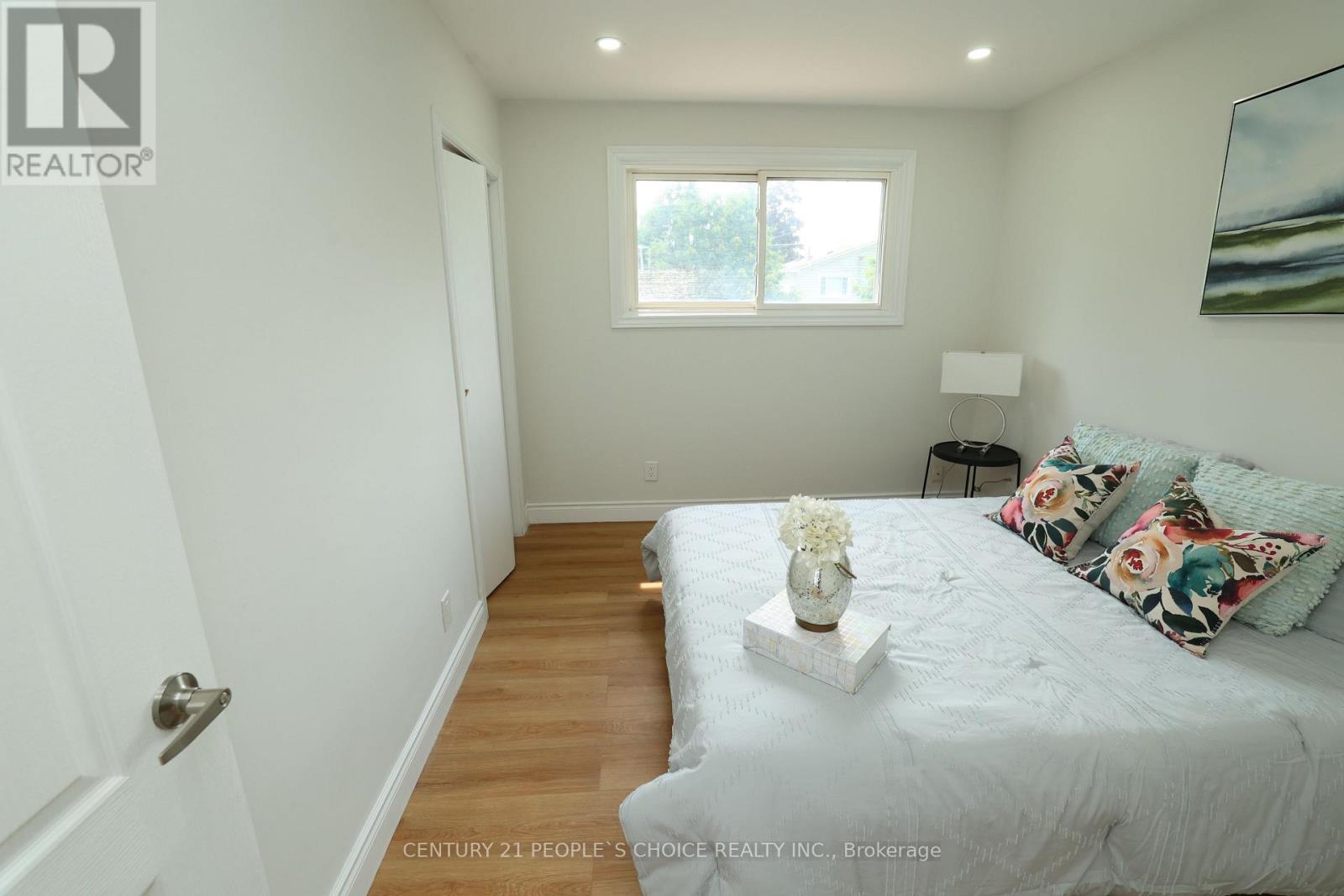 Upper - 608 Thornwood Avenue, Burlington, Ontario  L7N 3B8 - Photo 13 - W12548944