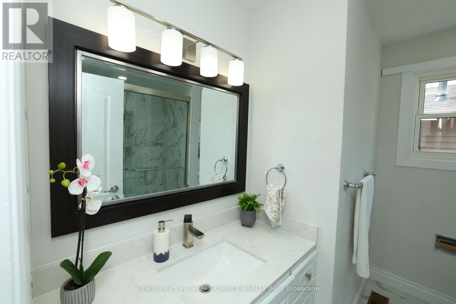 Upper - 608 Thornwood Avenue, Burlington, Ontario  L7N 3B8 - Photo 17 - W12548944