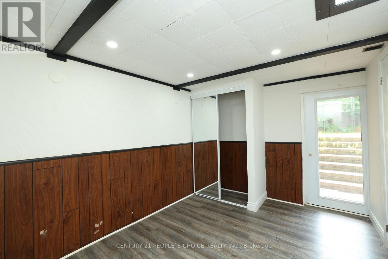 Upper - 608 Thornwood Avenue, Burlington, Ontario  L7N 3B8 - Photo 25 - W12548944