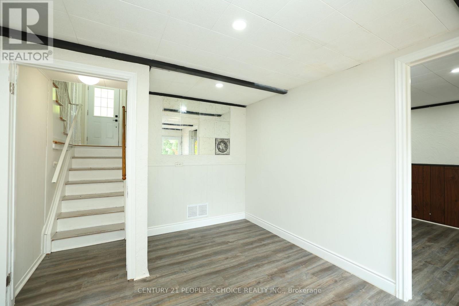 Upper - 608 Thornwood Avenue, Burlington, Ontario  L7N 3B8 - Photo 26 - W12548944