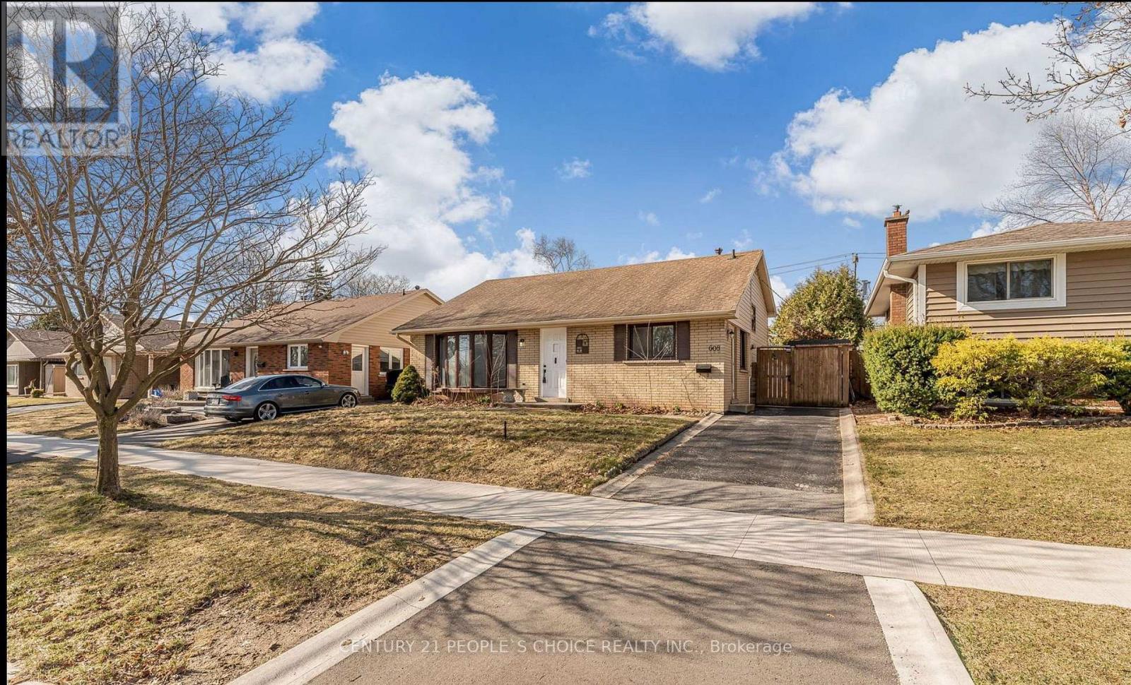 Upper - 608 Thornwood Avenue, Burlington, Ontario  L7N 3B8 - Photo 3 - W12548944