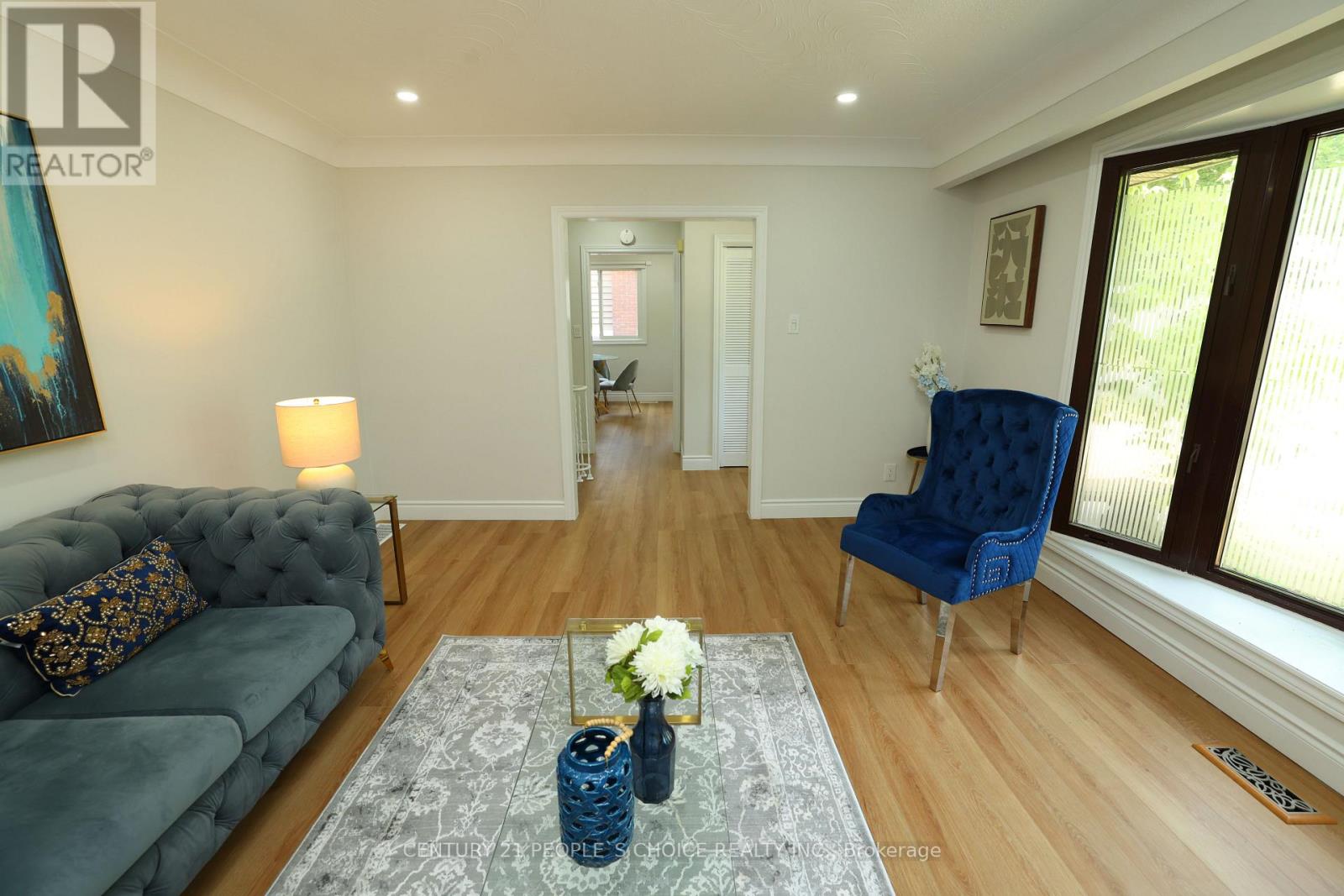 Upper - 608 Thornwood Avenue, Burlington, Ontario  L7N 3B8 - Photo 6 - W12548944