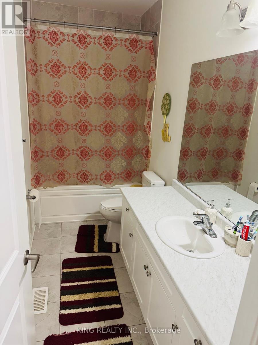 51 Eberly Woods Drive, Caledon, Ontario  L7C 4J2 - Photo 11 - W12548950