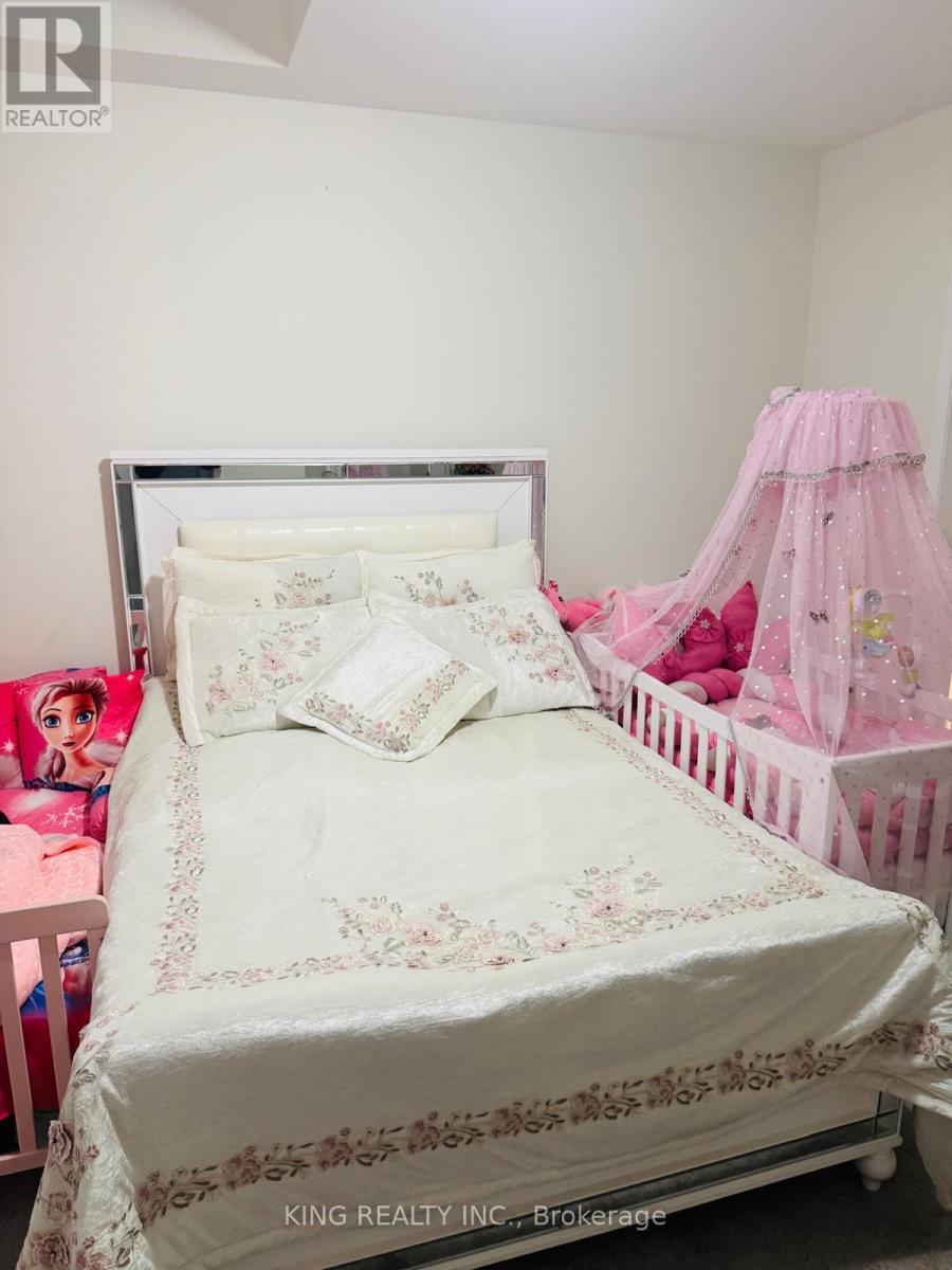 51 Eberly Woods Drive, Caledon, Ontario  L7C 4J2 - Photo 12 - W12548950