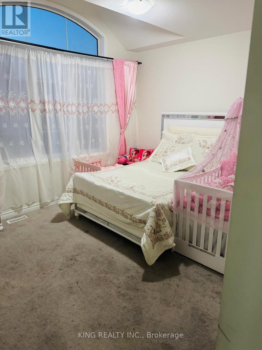 51 Eberly Woods Drive, Caledon, Ontario  L7C 4J2 - Photo 13 - W12548950