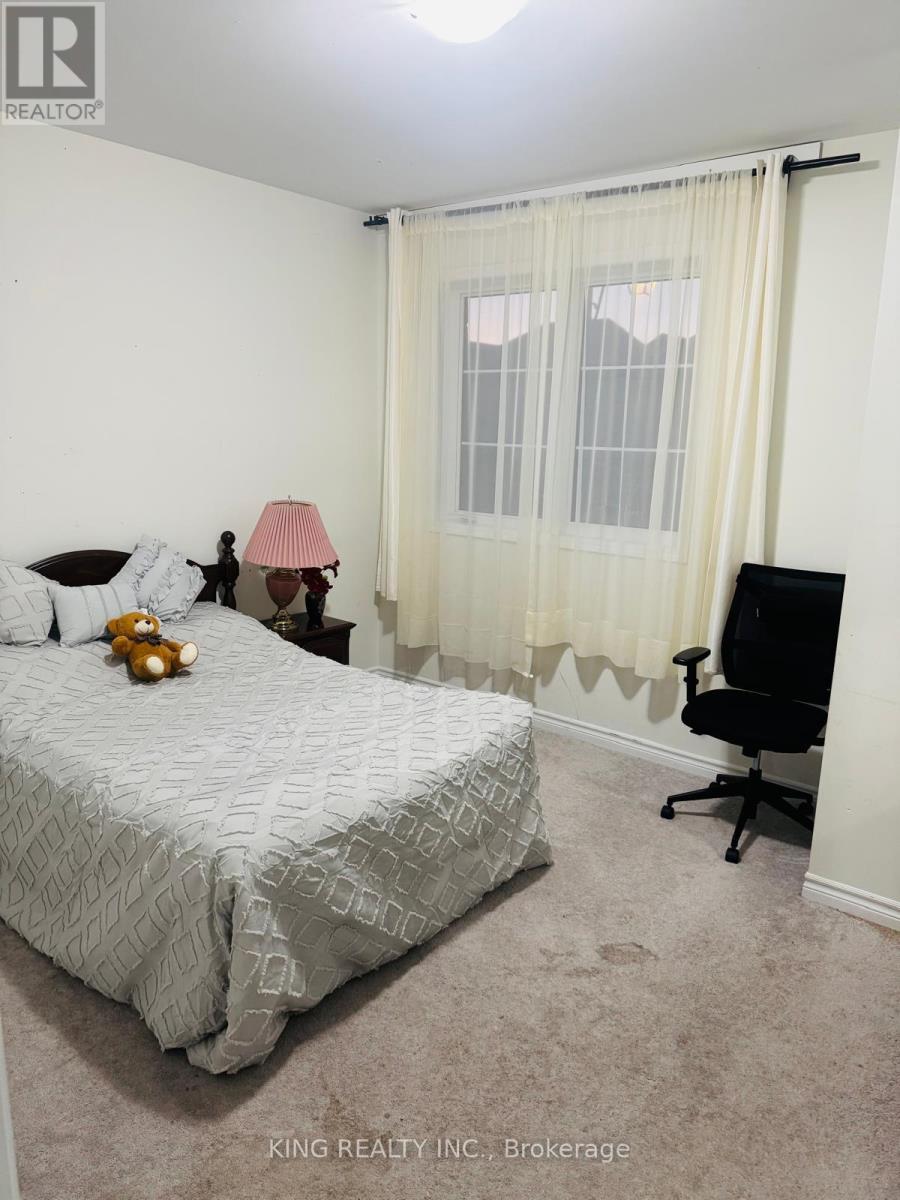 51 Eberly Woods Drive, Caledon, Ontario  L7C 4J2 - Photo 6 - W12548950