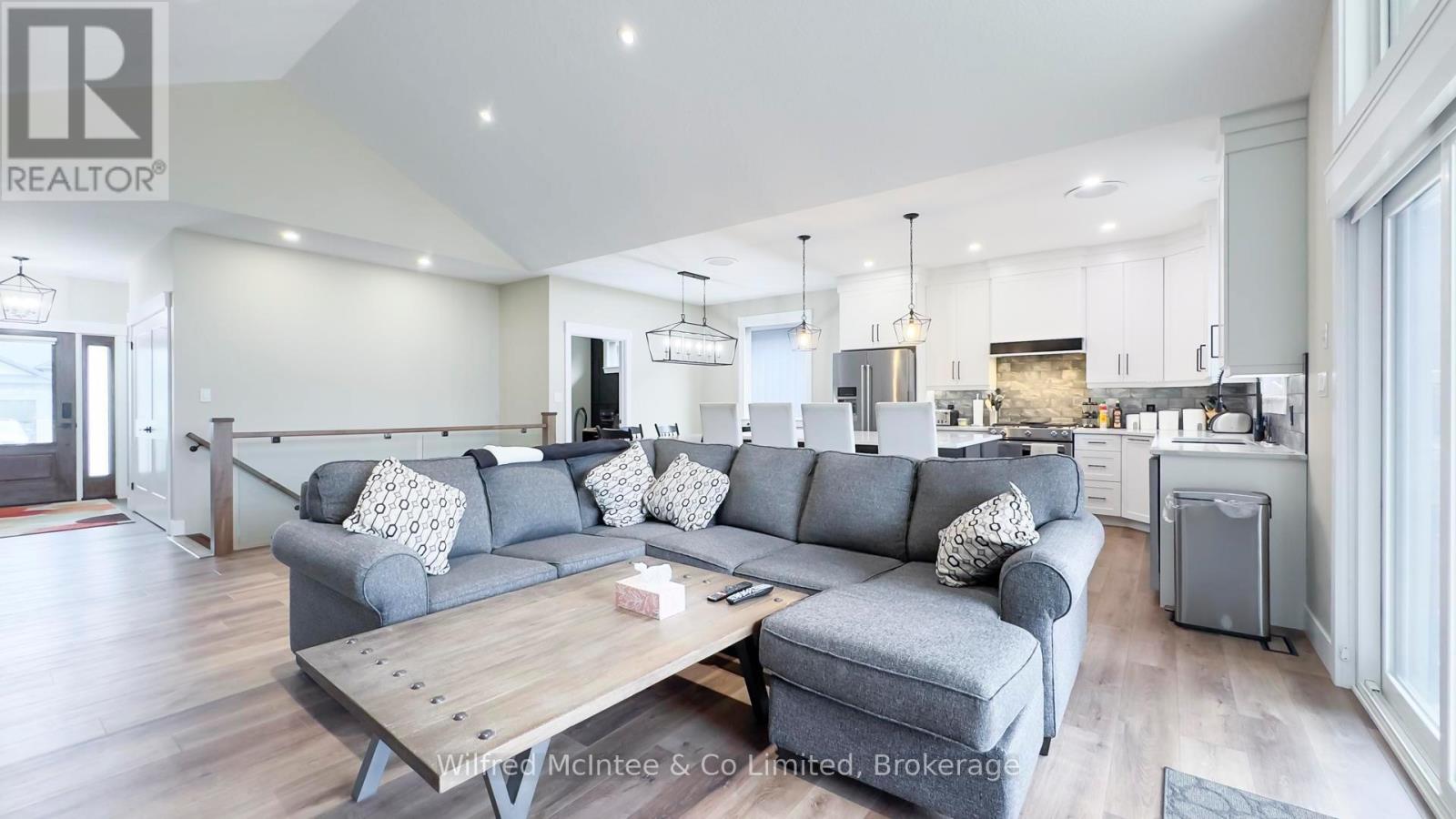 217 Irishwood Lane, Brockton, Ontario N0G 2V0 - Photo 12 - X12548974