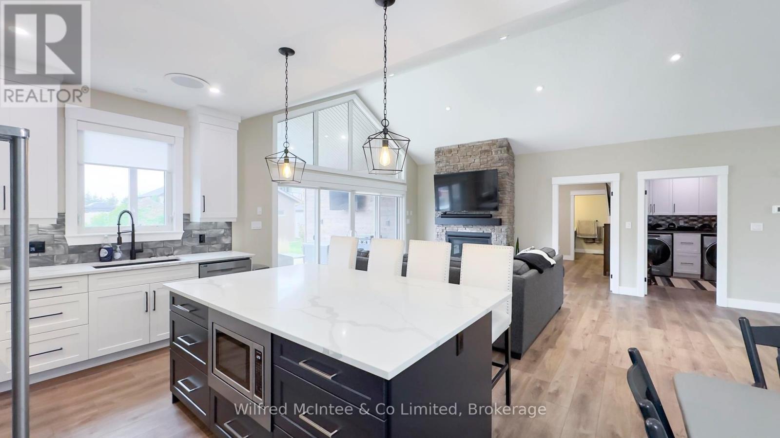 217 Irishwood Lane, Brockton, Ontario N0G 2V0 - Photo 16 - X12548974