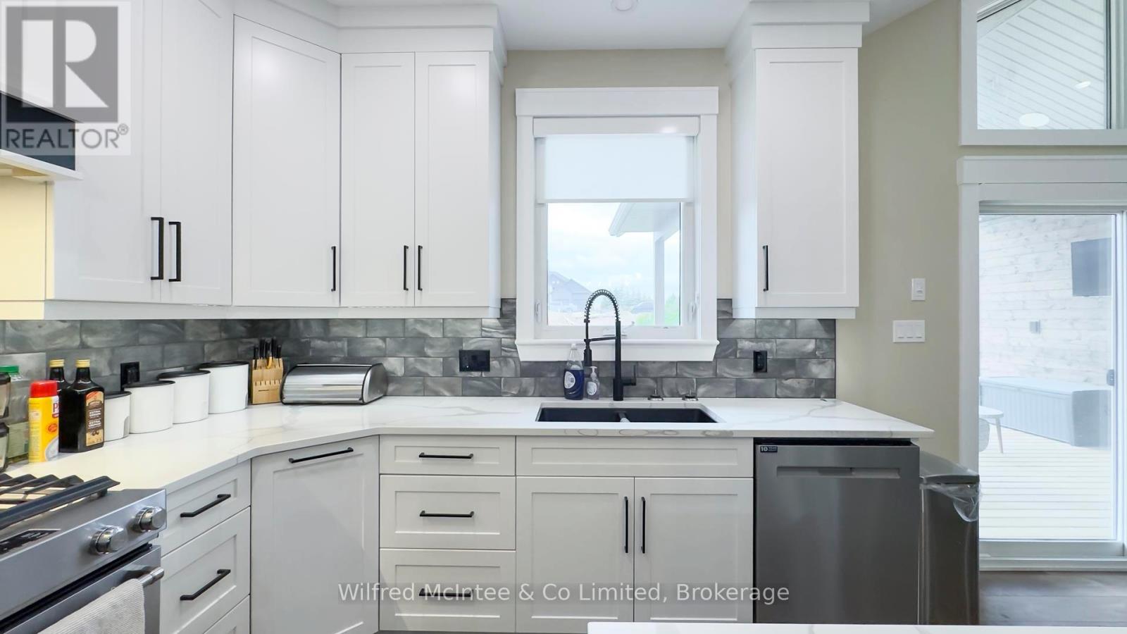 217 Irishwood Lane, Brockton, Ontario N0G 2V0 - Photo 17 - X12548974