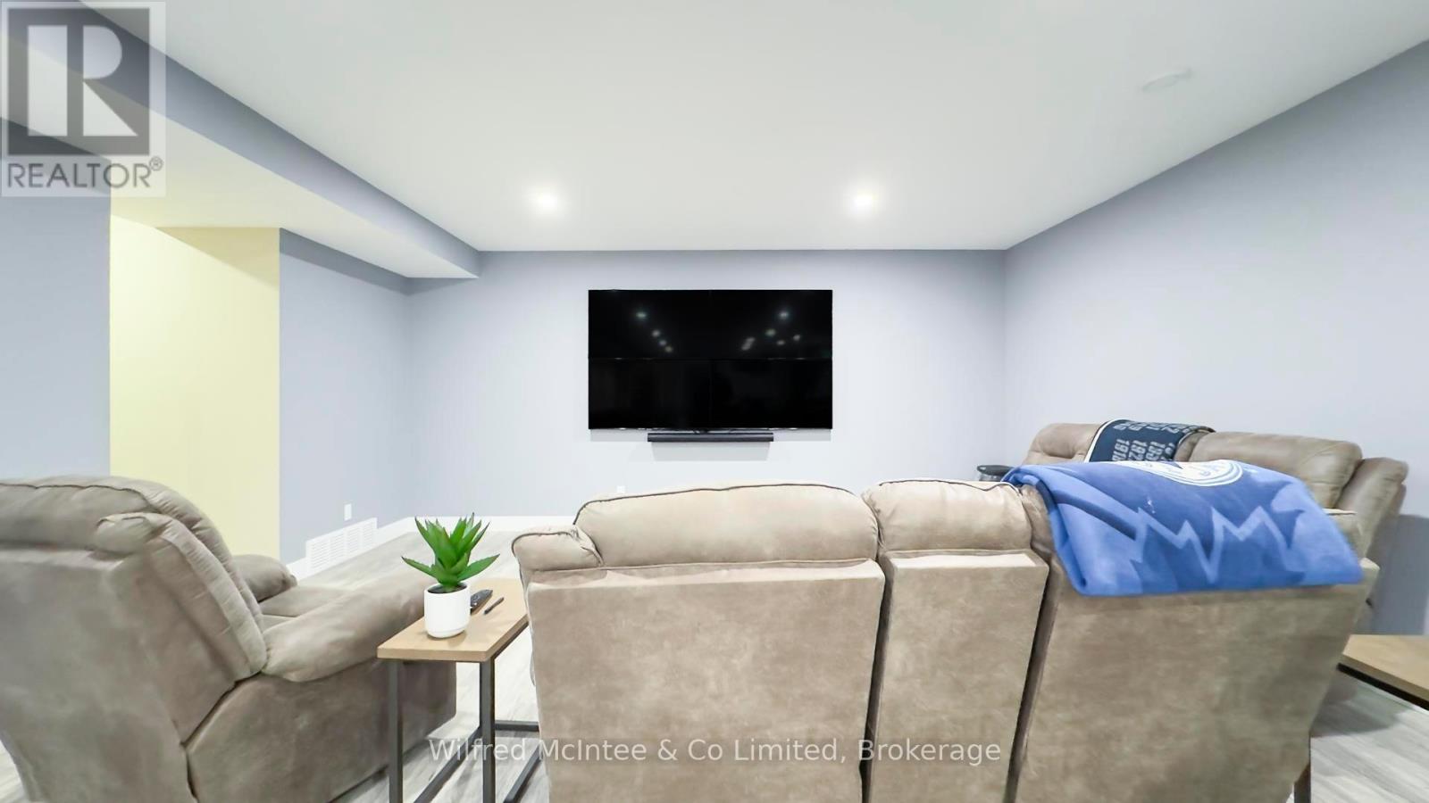 217 Irishwood Lane, Brockton, Ontario N0G 2V0 - Photo 37 - X12548974