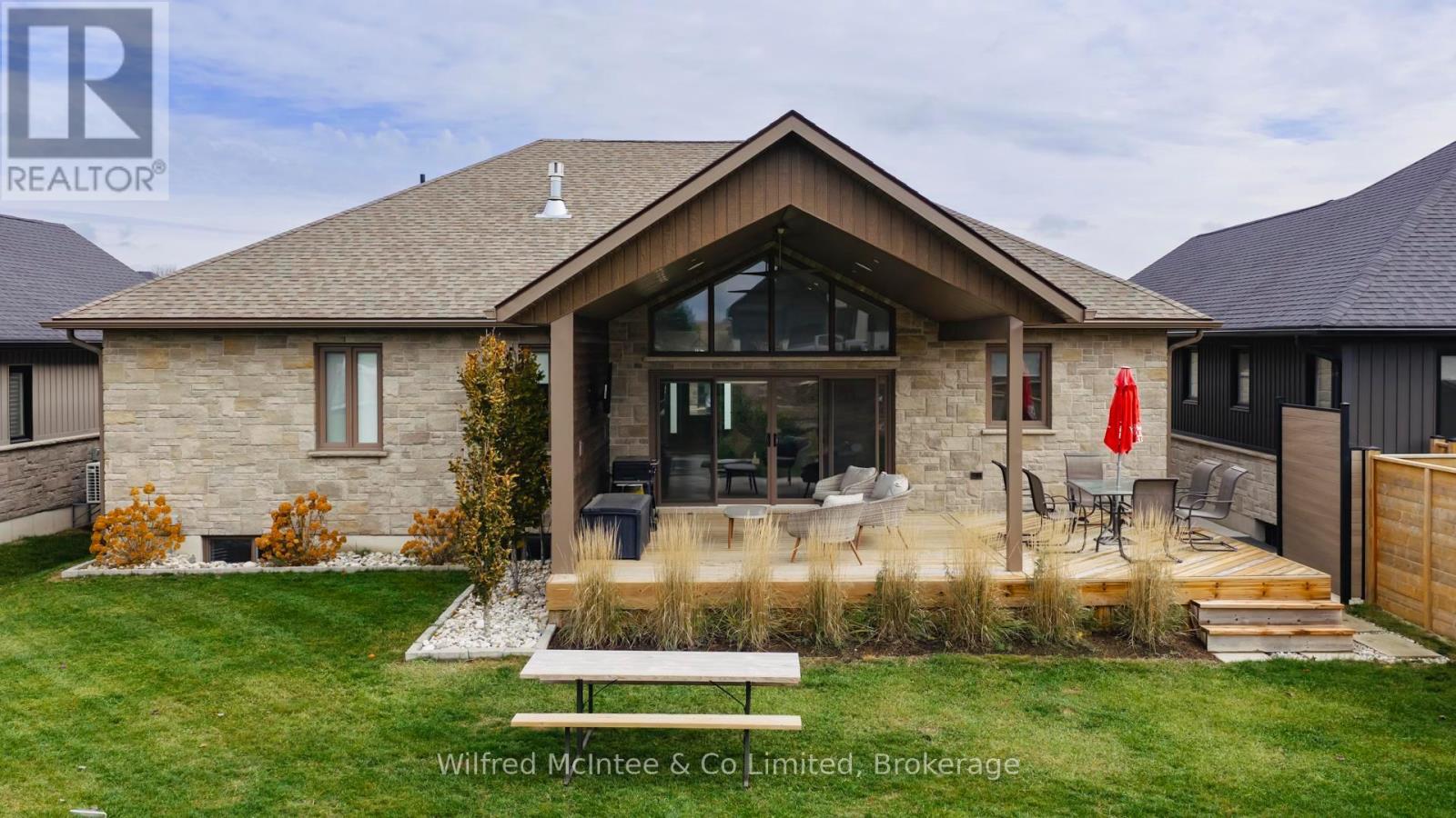 217 Irishwood Lane, Brockton, Ontario N0G 2V0 - Photo 5 - X12548974