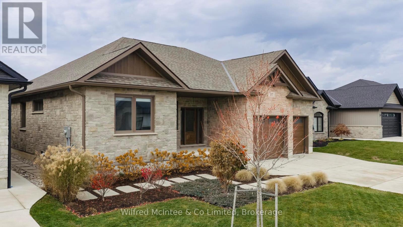 217 Irishwood Lane, Brockton, Ontario N0G 2V0 - Photo 8 - X12548974