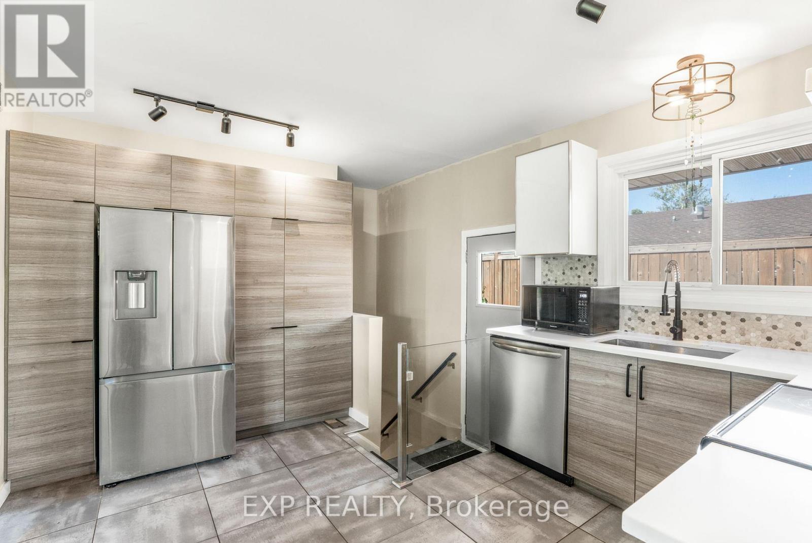 4 Aberfeldy Street, Ottawa, Ontario K2H 6H5 - Photo 9 - X12548972