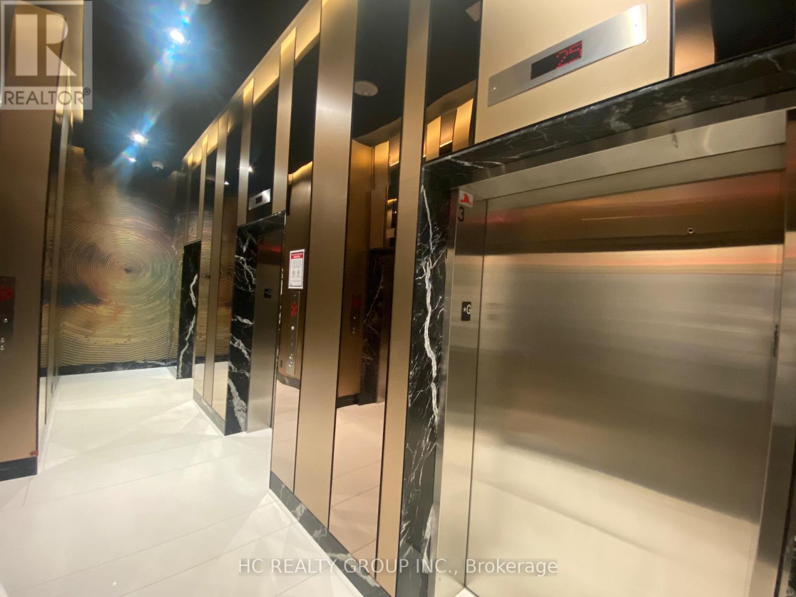 522 - 30 Nelson Street, Toronto, Ontario M5V 0H5 - Photo 3 - C12548958