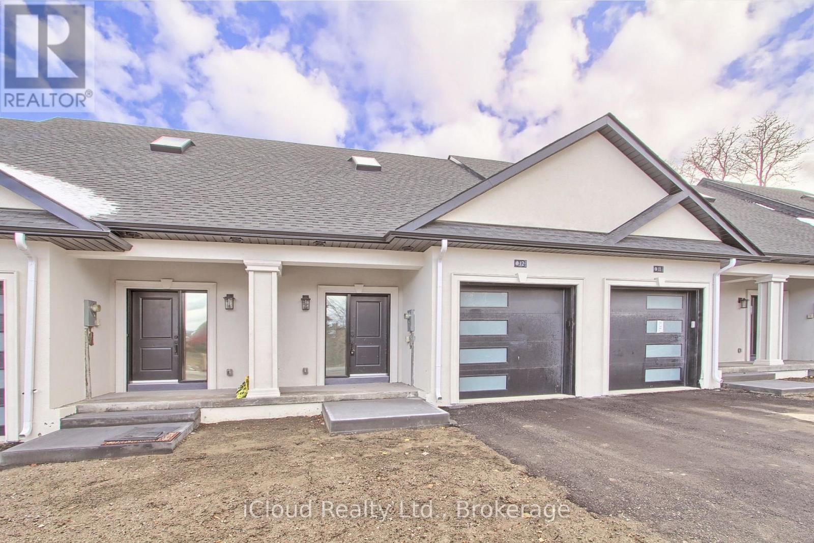 12 - 263 Barrie Street, Bradford West Gwillimbury, Ontario L3Z 1A2 - Photo 2 - N12548968