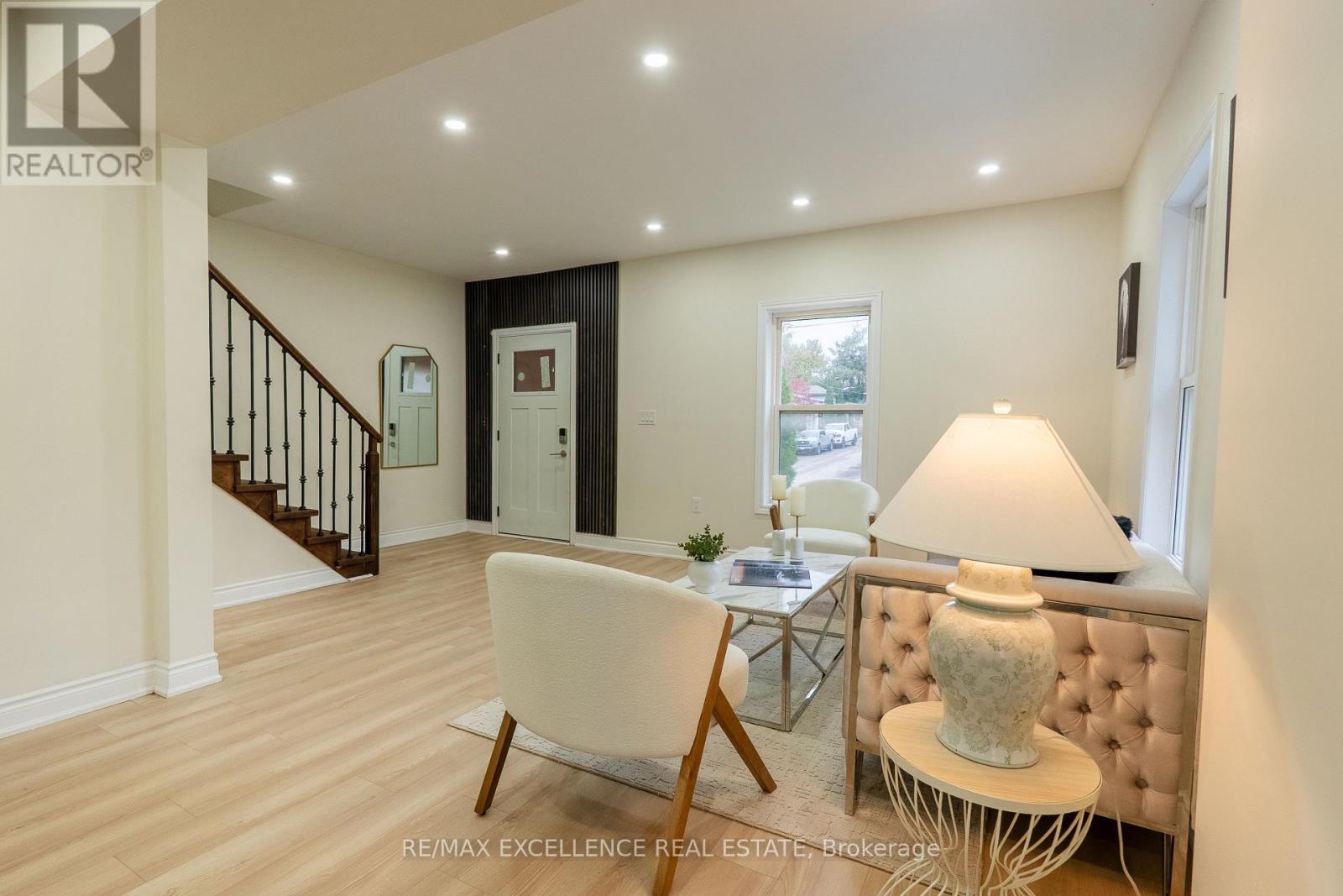 10 Draper Street, Halton Hills, Ontario L7G 3C8 - Photo 12 - W12548960