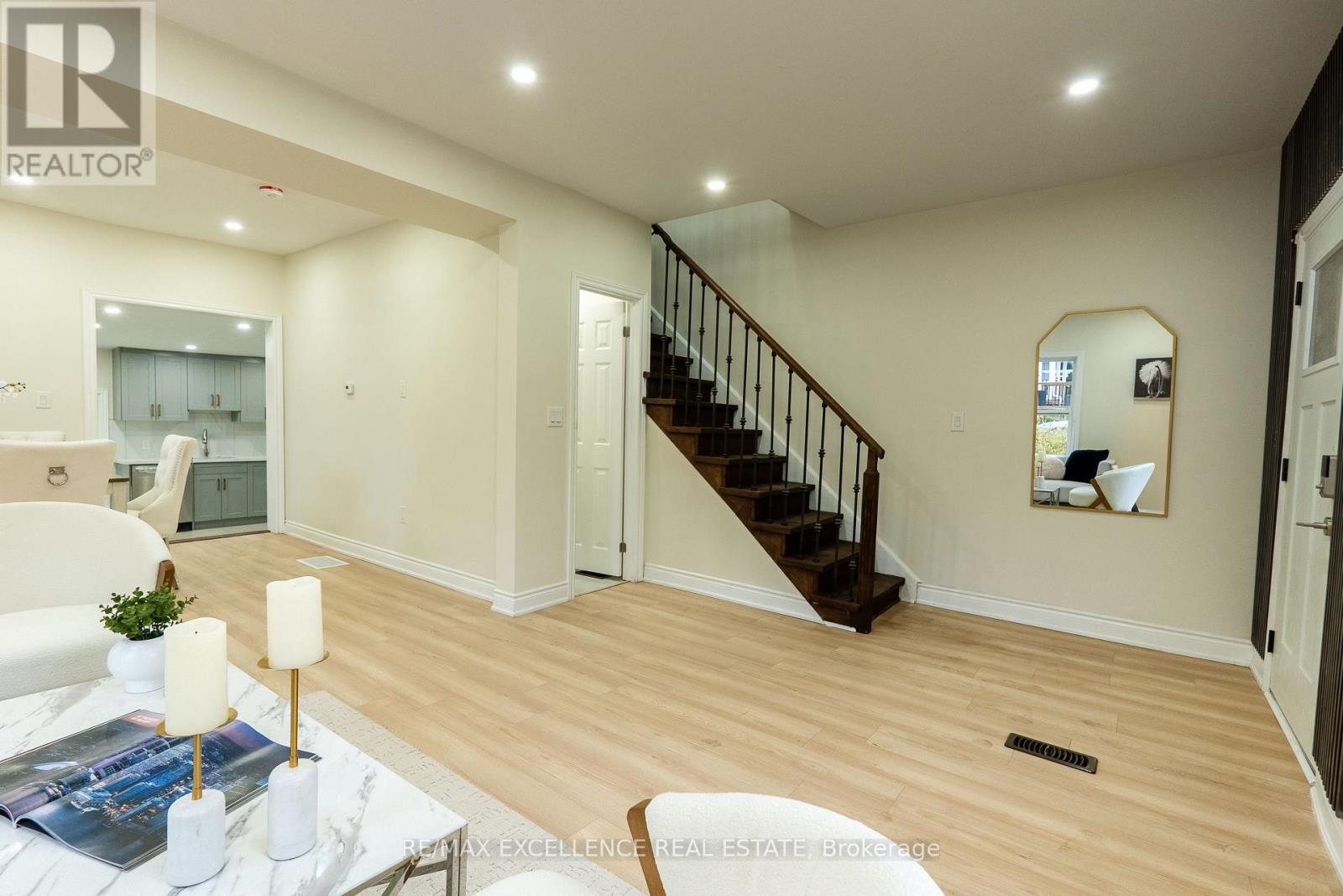 10 Draper Street, Halton Hills, Ontario L7G 3C8 - Photo 13 - W12548960