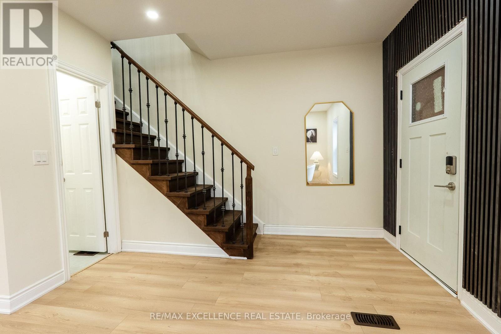 10 Draper Street, Halton Hills, Ontario L7G 3C8 - Photo 15 - W12548960