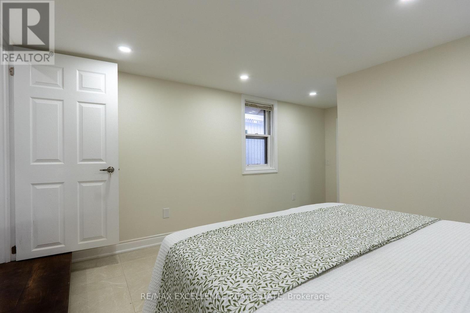 10 Draper Street, Halton Hills, Ontario L7G 3C8 - Photo 32 - W12548960