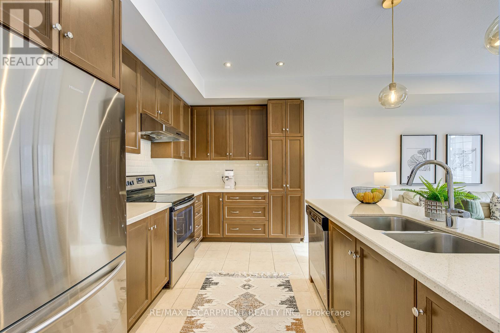 383 Grantham Common, Oakville, Ontario  L6H 0P8 - Photo 14 - W12532104