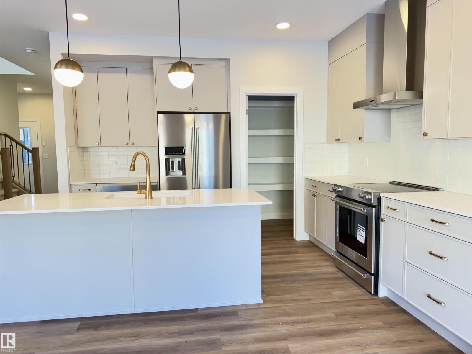 3212 Dixon Wy Sw, Edmonton, Alberta  T6W 5L3 - Photo 2 - E4465784