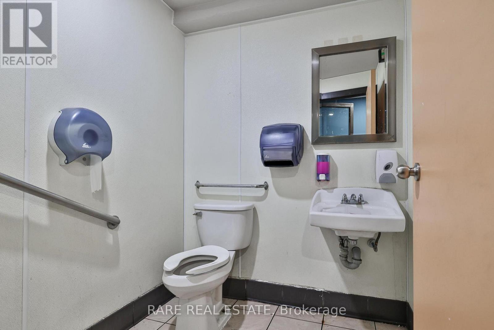 1861 Eglinton Avenue W, Toronto, Ontario M6E 2J3 - Photo 24 - W12548994