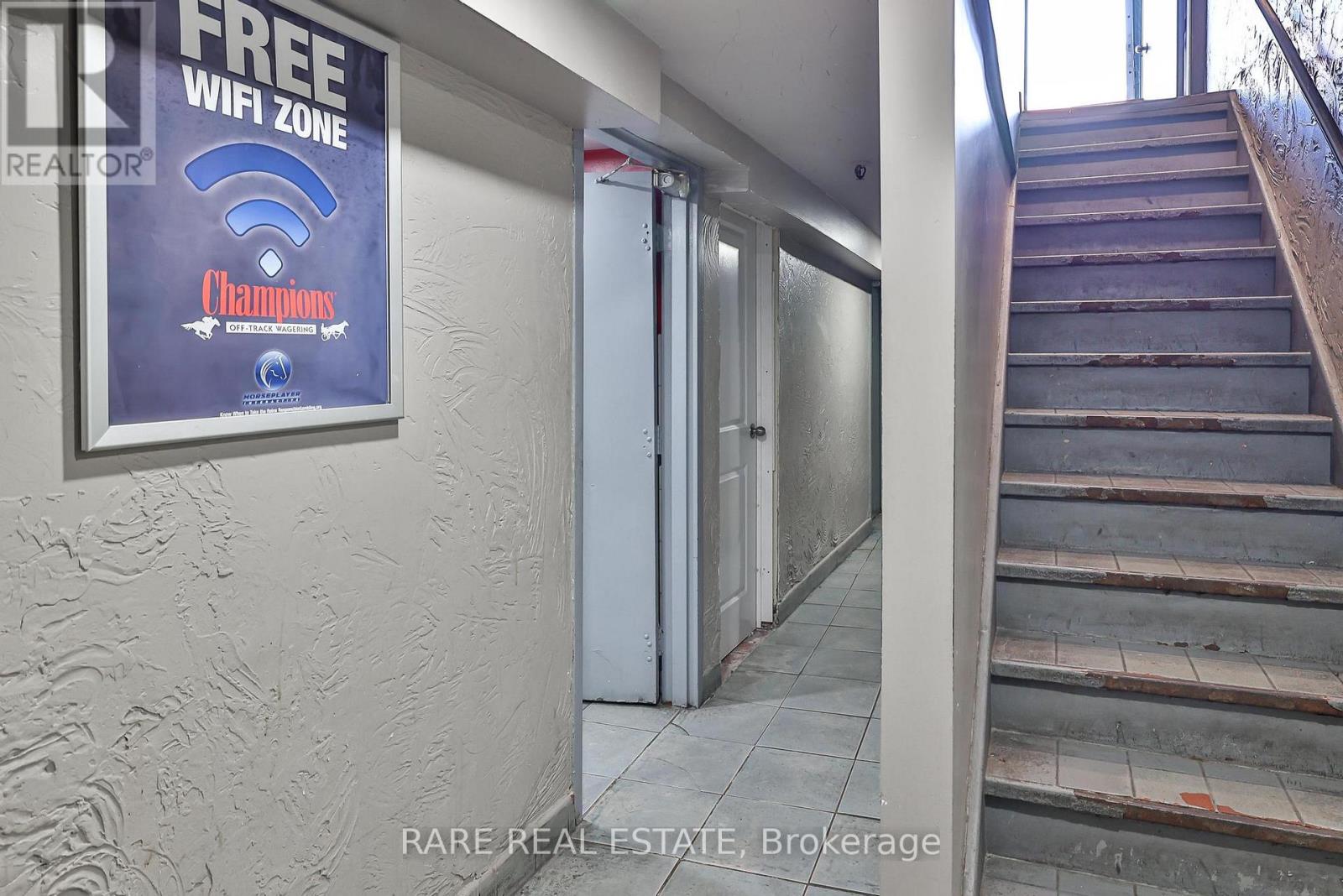 1861 Eglinton Avenue W, Toronto, Ontario M6E 2J3 - Photo 25 - W12548994