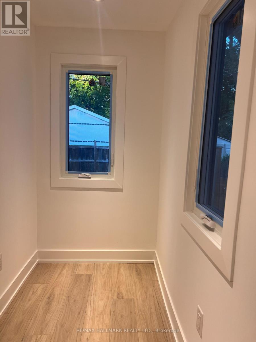 709 Willard Avenue, Toronto, Ontario M6S 3S7 - Photo 4 - W12549002