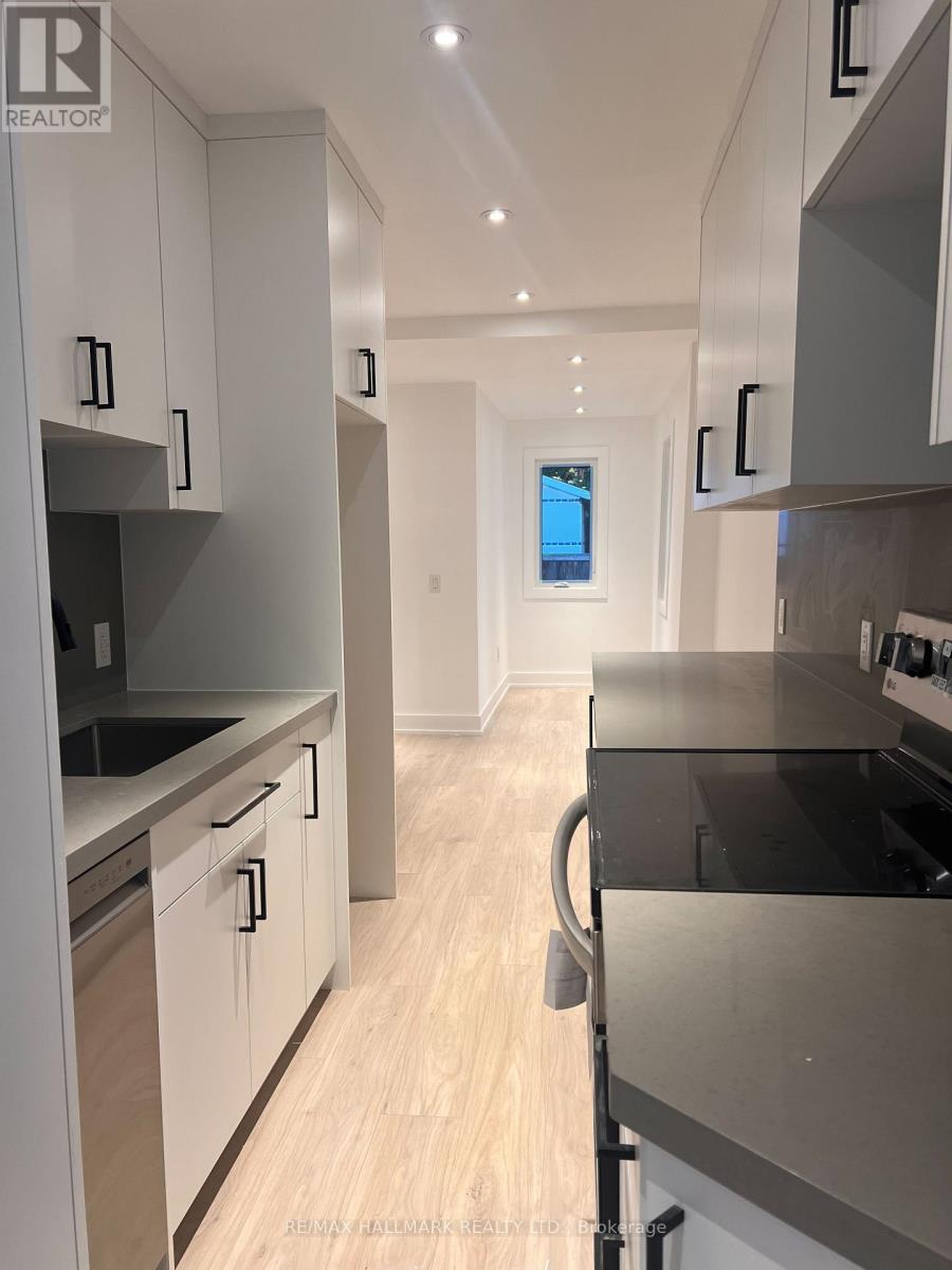 709 Willard Avenue, Toronto, Ontario M6S 3S7 - Photo 6 - W12549002