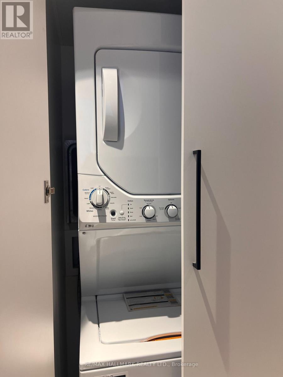 709 Willard Avenue, Toronto, Ontario M6S 3S7 - Photo 7 - W12549002