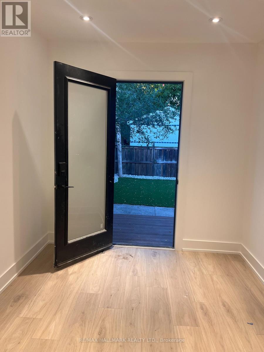 709 Willard Avenue, Toronto, Ontario M6S 3S7 - Photo 8 - W12549002