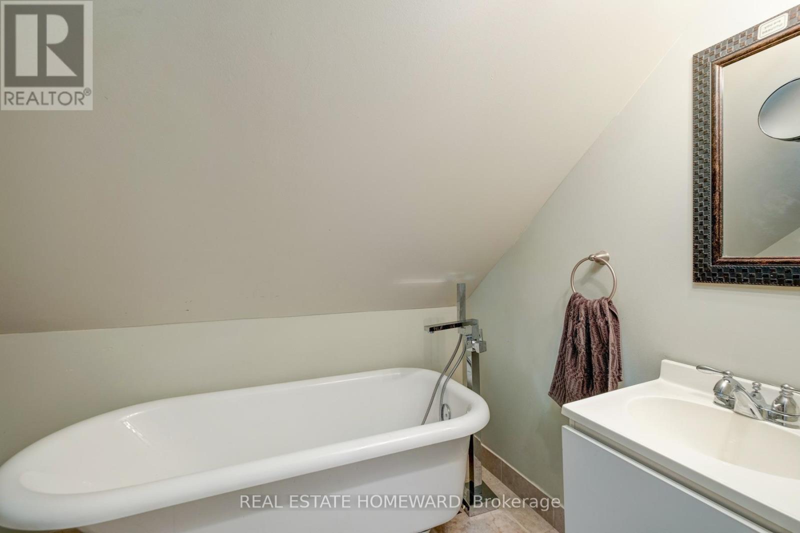 144 Westlake Avenue, Toronto, Ontario M4C 4R9 - Photo 17 - E12513298