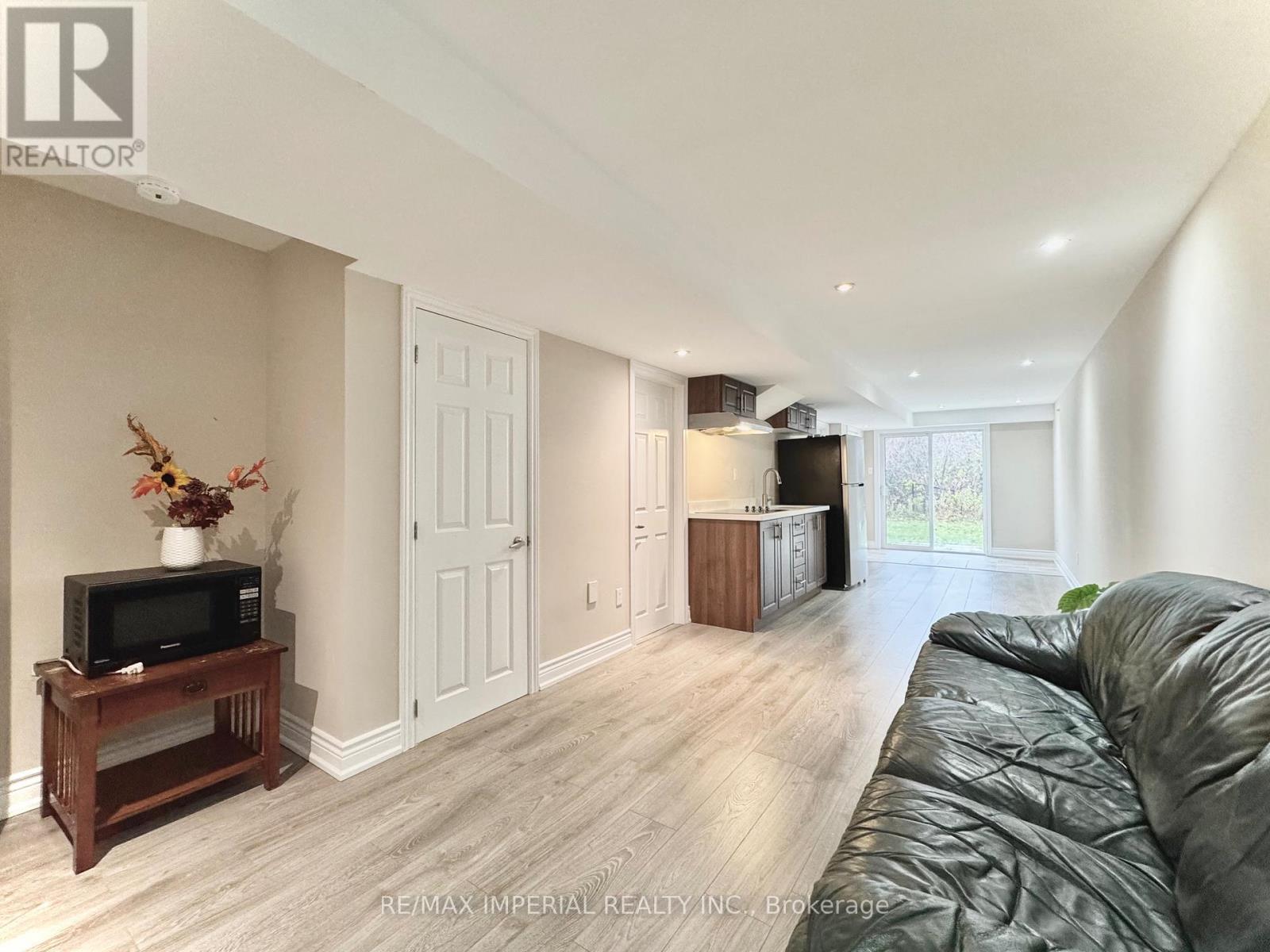 57 Collin Court, Richmond Hill, Ontario  L4E 0X6 - Photo 2 - N12549014