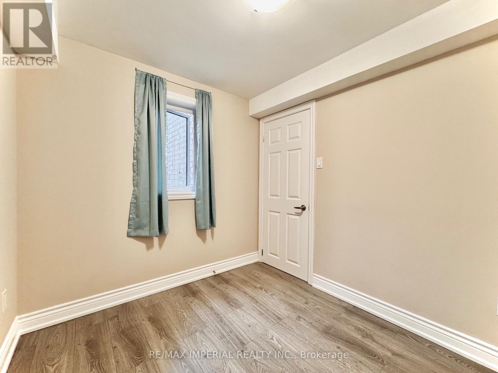 57 Collin Court, Richmond Hill, Ontario  L4E 0X6 - Photo 4 - N12549014